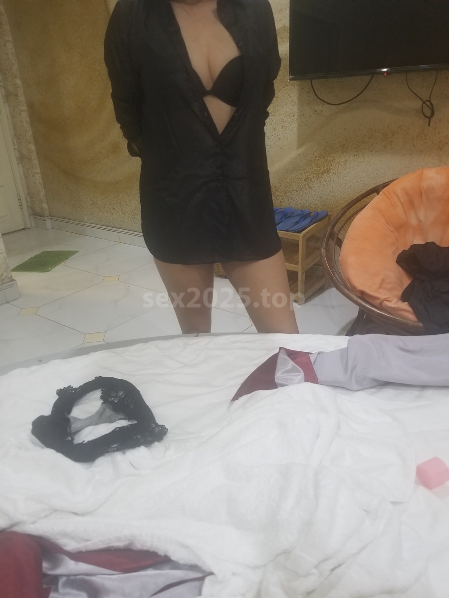 Gái Xinh Ngượng Ngùng Lần Đầu Đi Khách Sạn Chịch Gái Xinh Ngượng Ngùng Lần Đầu Đi Khách Sạn Chịch