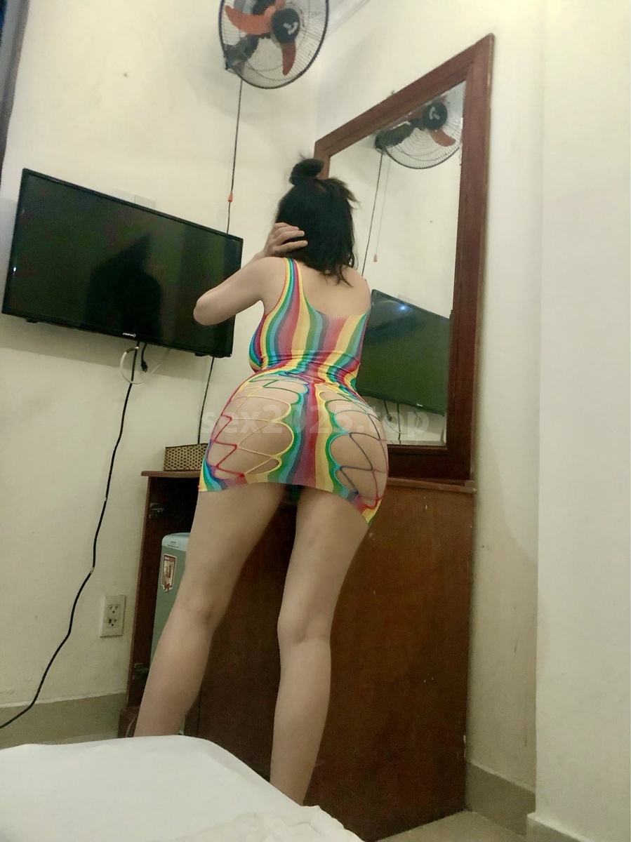 Gái Trẻ Mông To Cực Căng Đi Khách Gái Trẻ Mông To Cực Căng Đi Khách