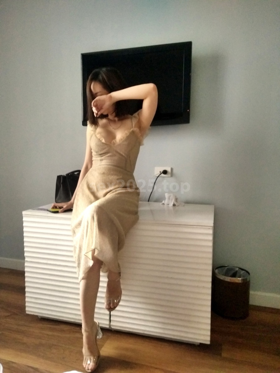 Chị Chị Em Em Phục Vụ Đại Gia Cu To Bắn Tinh Đầy Người