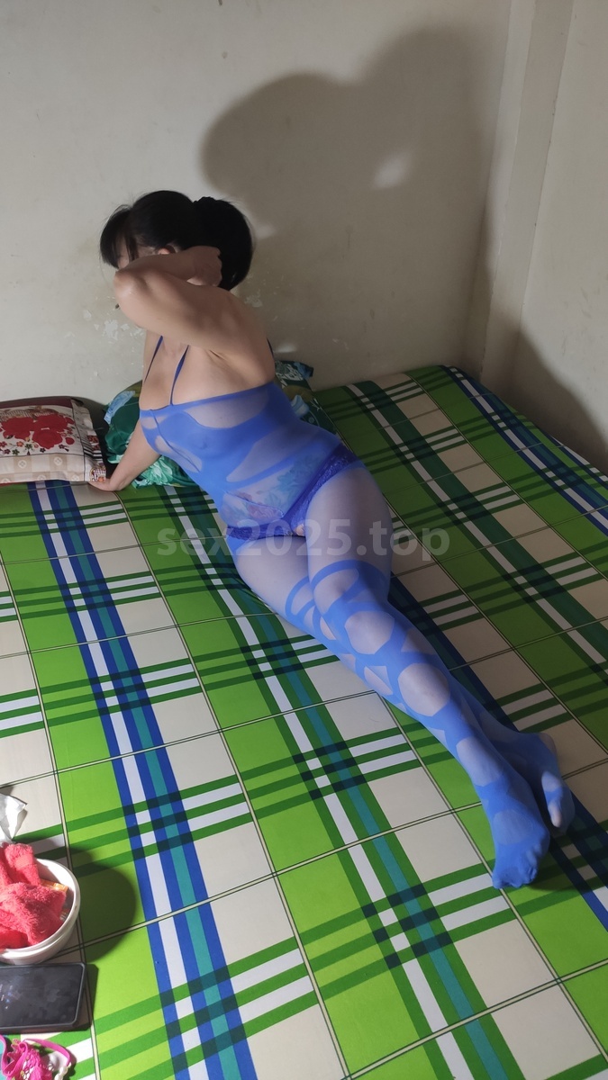 Chị Gái Ngực Khủng Kẹp Cặc Sục Cực Mê