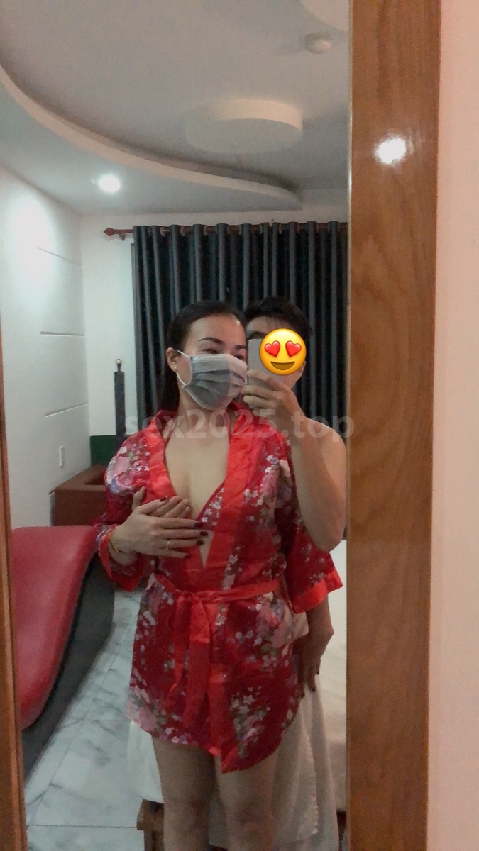 Gái Gọi Hàng Khủng Đụ Cực Bạo Gái Gọi Hàng Khủng Đụ Cực Bạo