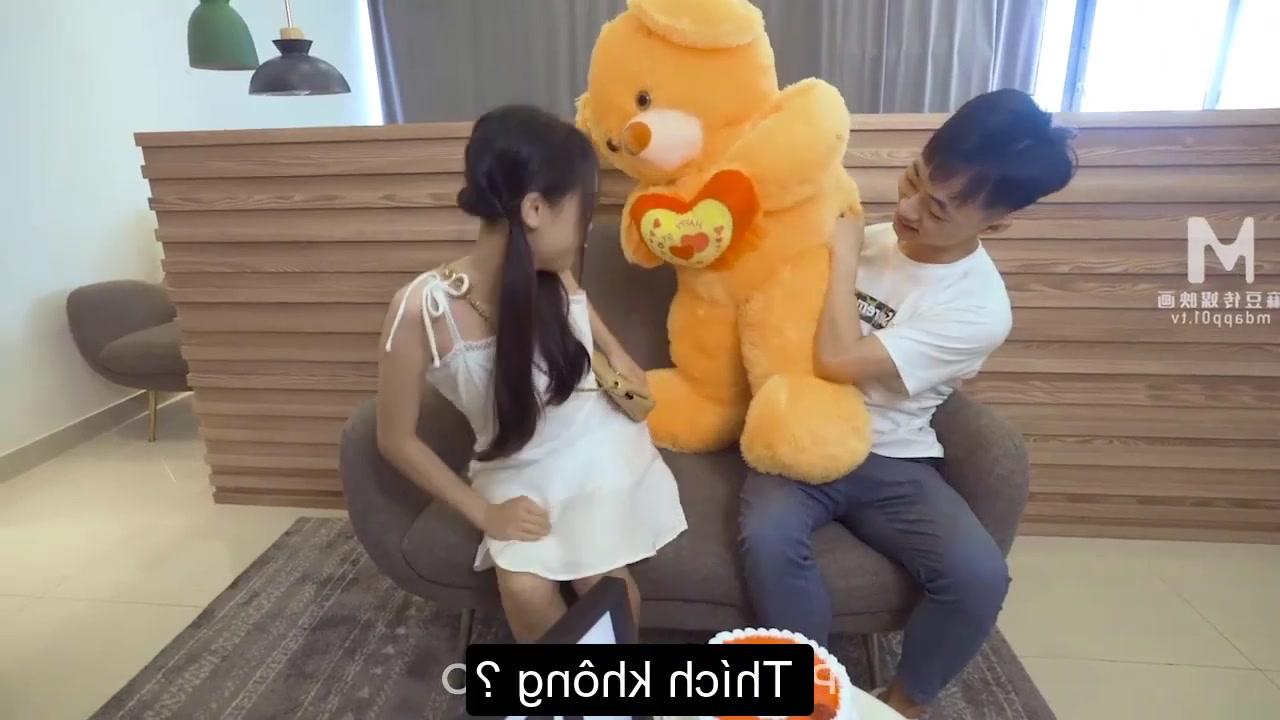 tặng em rau non con gáu bông rồi được đụ miễn phí